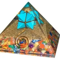 7 Chakra Orgon Pyramid med tyrkis Merkaba stjerne