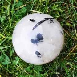 Turmalin kvarts kugle med stand