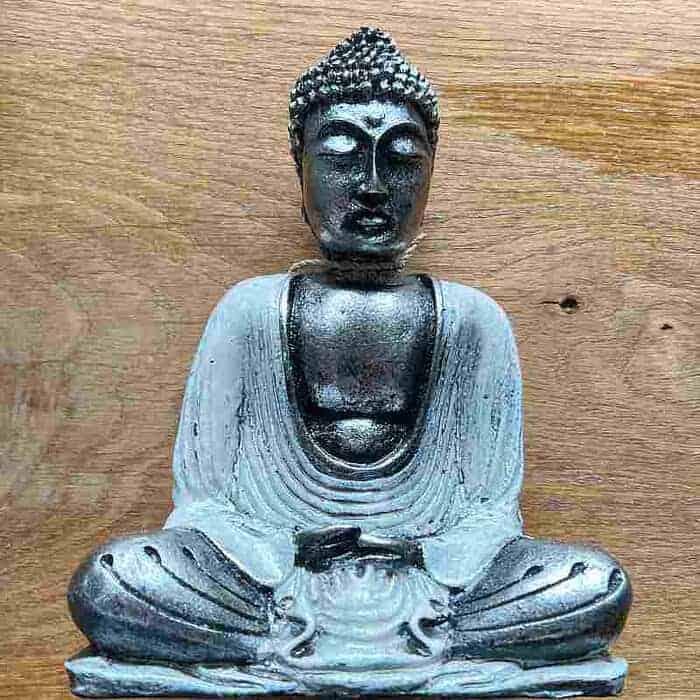 Hvid og Grå Buddha 15x12x7 (cm)