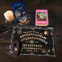 Spirit board med tarotkort holder og planchette