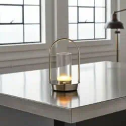 Metal bordlampe med touch kontrol og justerbar lysfarve