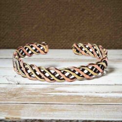 Flettet armbånd i kobber og messing 1983