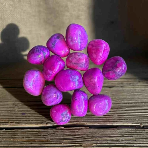 Pink Howlit forbindes primært med stjernetegnet Tvillingerne