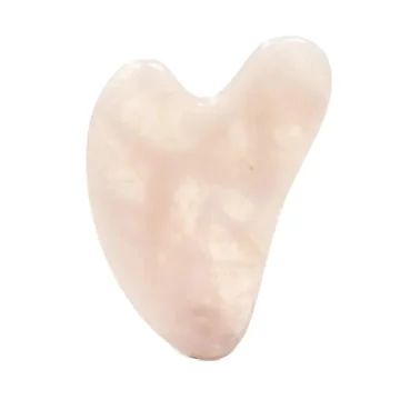 Rosenkvarts gua sha massagesten uden noget baggrund